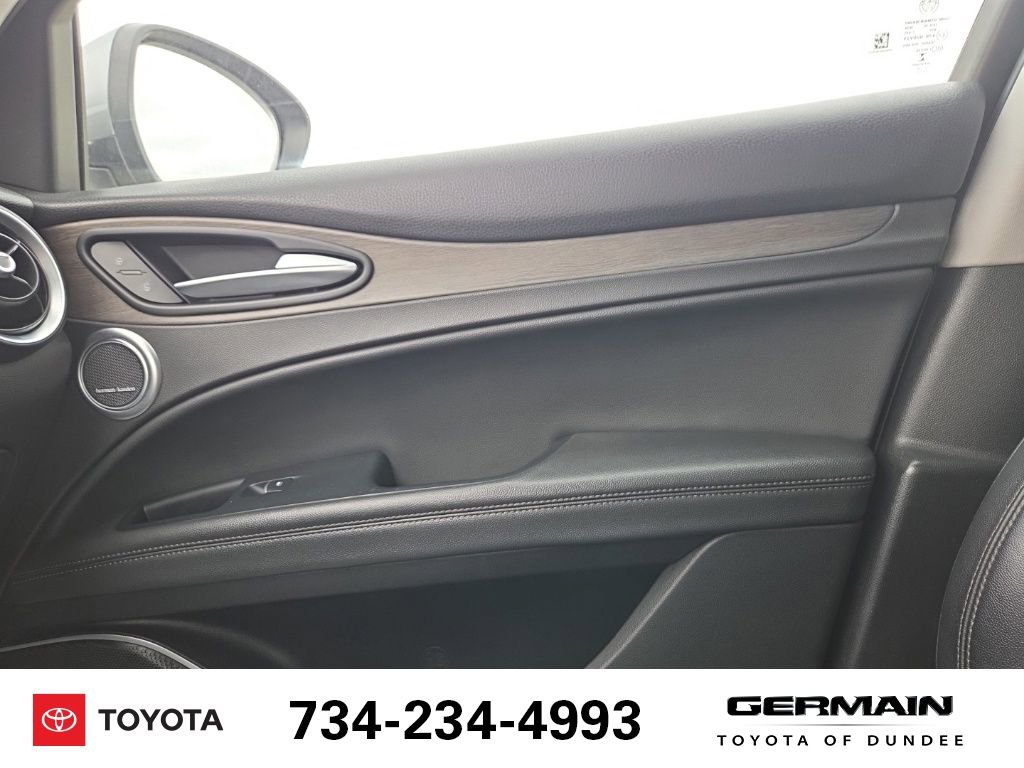 Used 2018 Alfa Romeo Stelvio Ti AWD/4WD image 30
