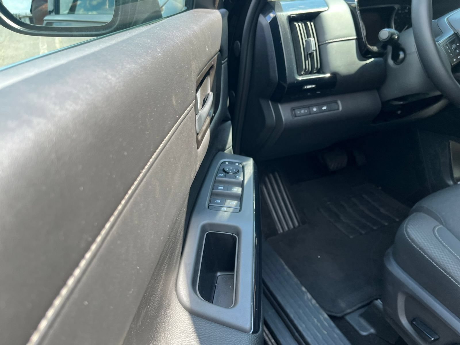 Used 2026 Nissan Pathfinder SV FWD image 21