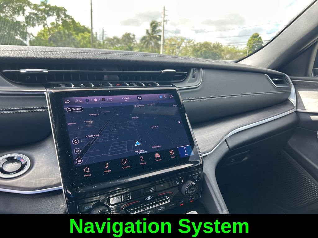 Certified 2025 Jeep Grand Cherokee Limited w/ Black Appearance Package image 13