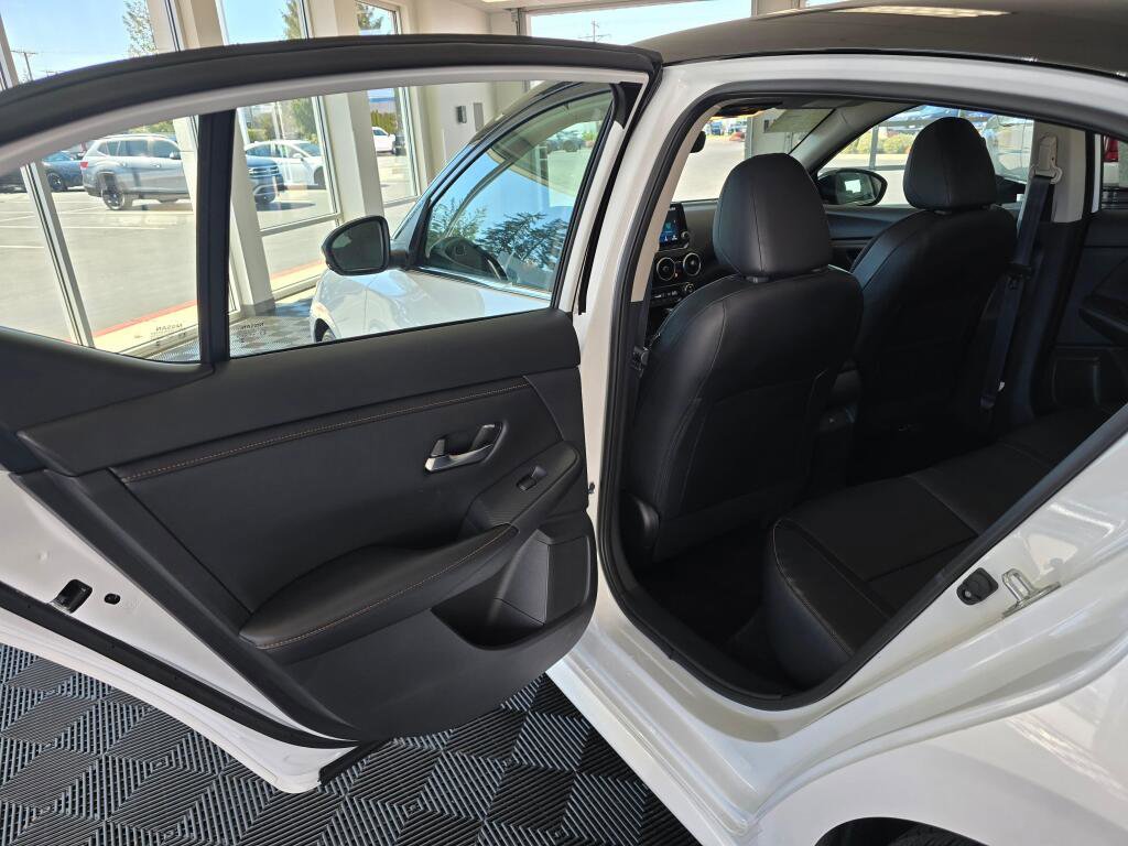 Used 2023 Nissan Sentra SR w/ SR Premium Package image 35