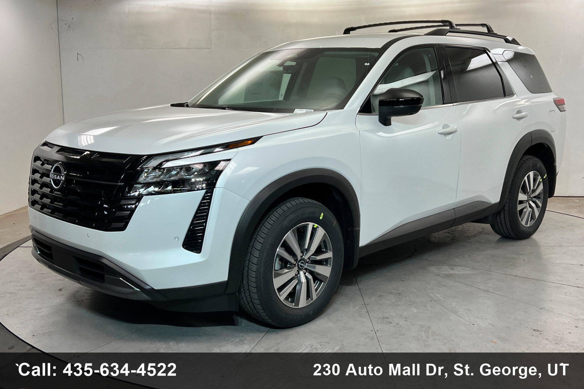 New 2026 Nissan Pathfinder SL image 1