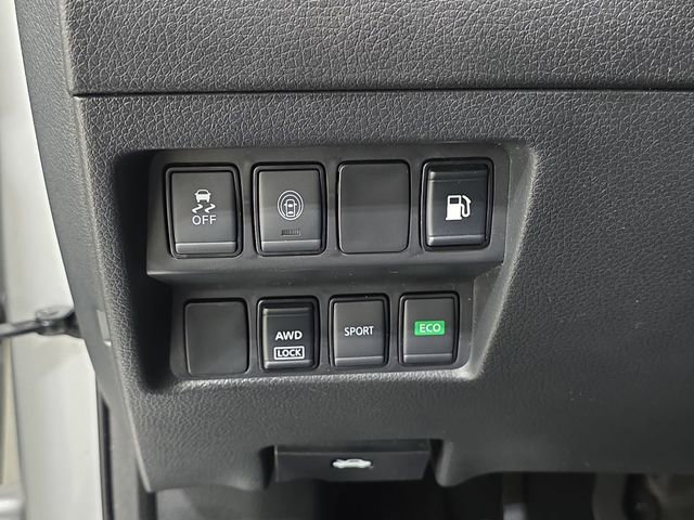 Used 2019 Nissan Rogue S image 26