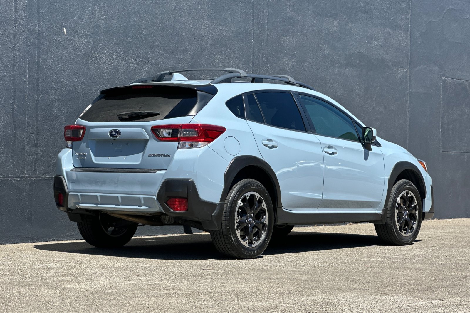 Used 2022 Subaru Crosstrek 2.0i Premium w/ Popular Package #3 AWD/4WD image 2