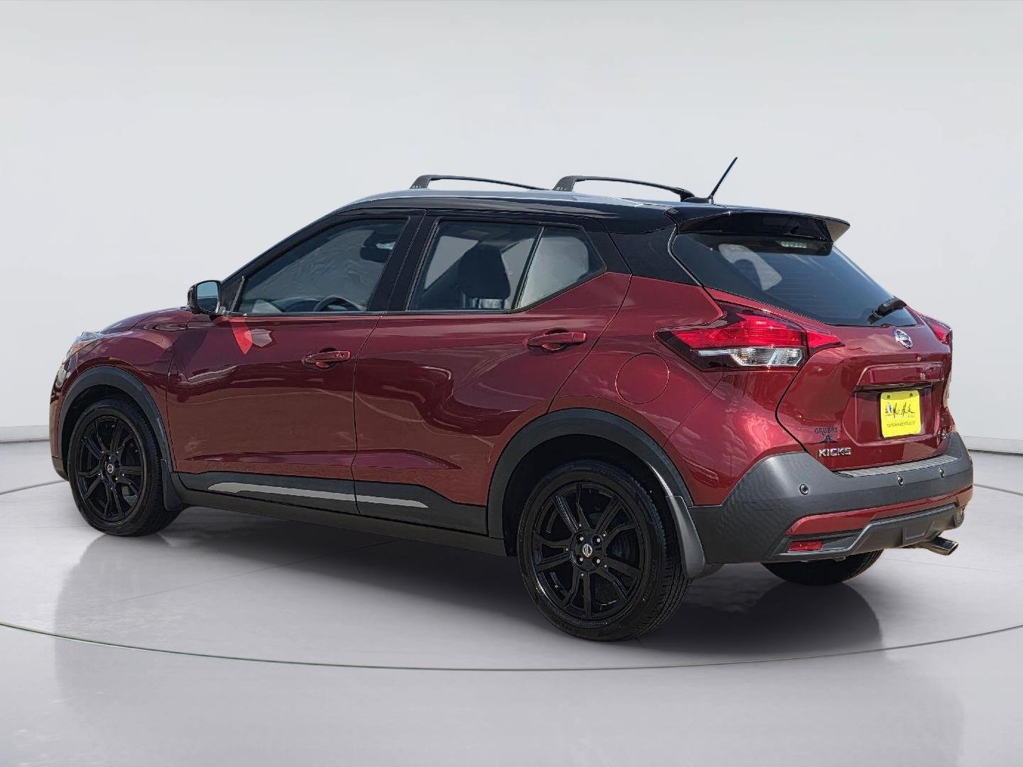 Used 2020 Nissan Kicks SR w/ Exterior Package FWD image 7