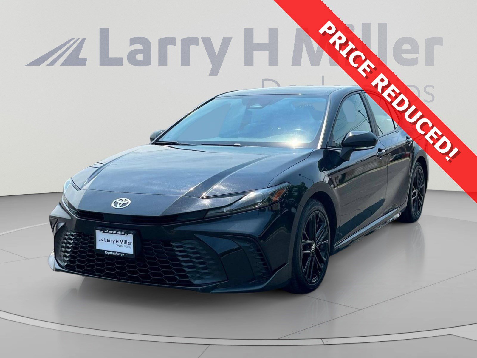 Used 2025 Toyota Camry SE FWD image 1