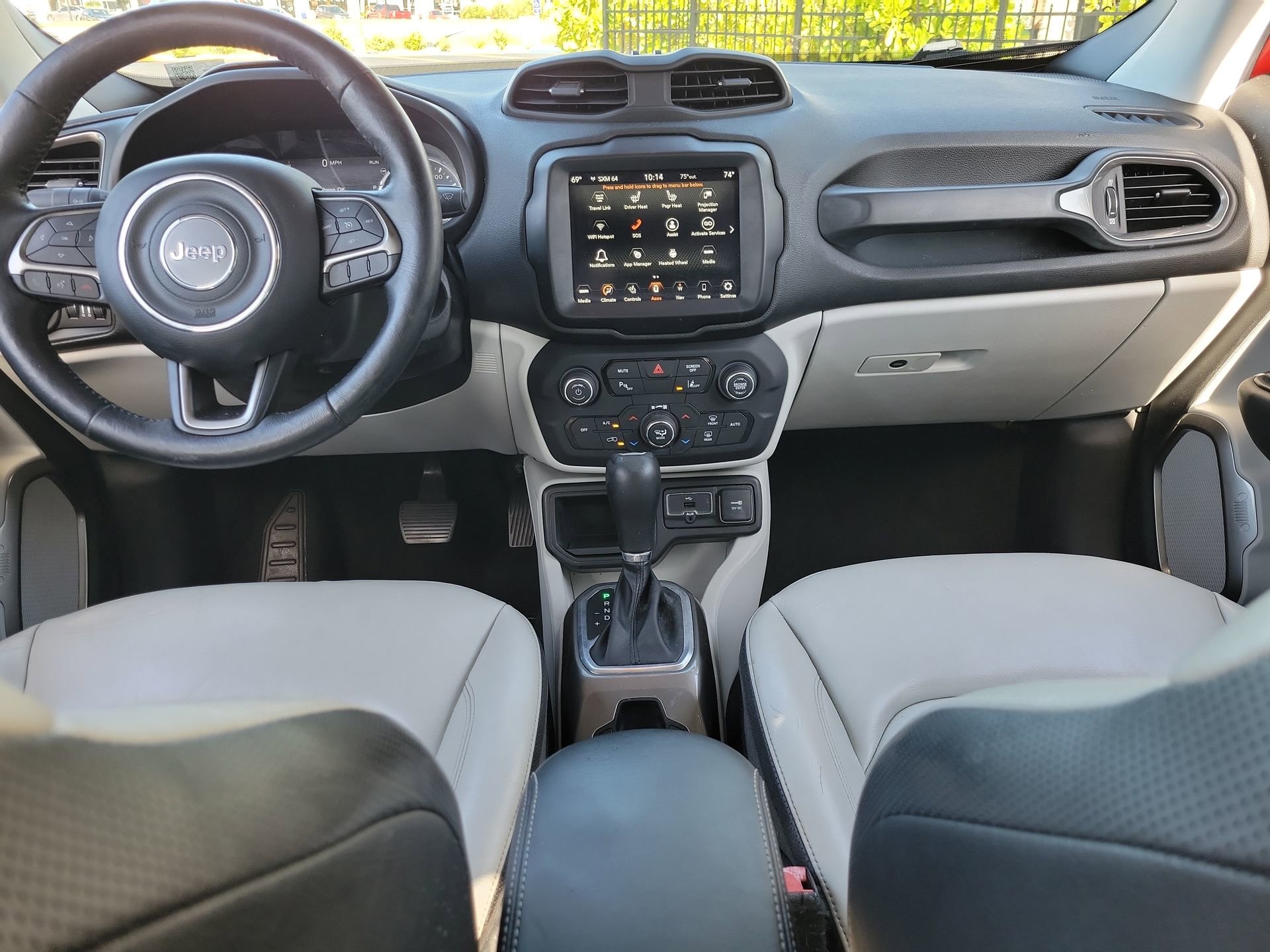 Used 2018 Jeep Renegade Limited w/ UConnect 8.4 Nav Group FWD image 16