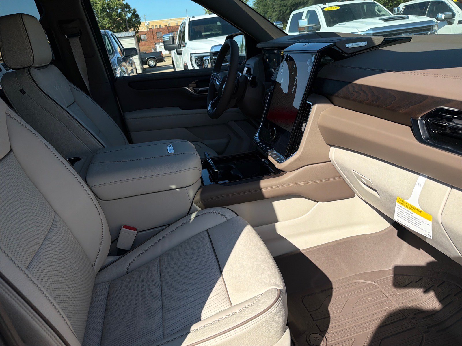 New 2026 GMC Yukon Denali w/ LPO, Floor Liner Package RWD image 13