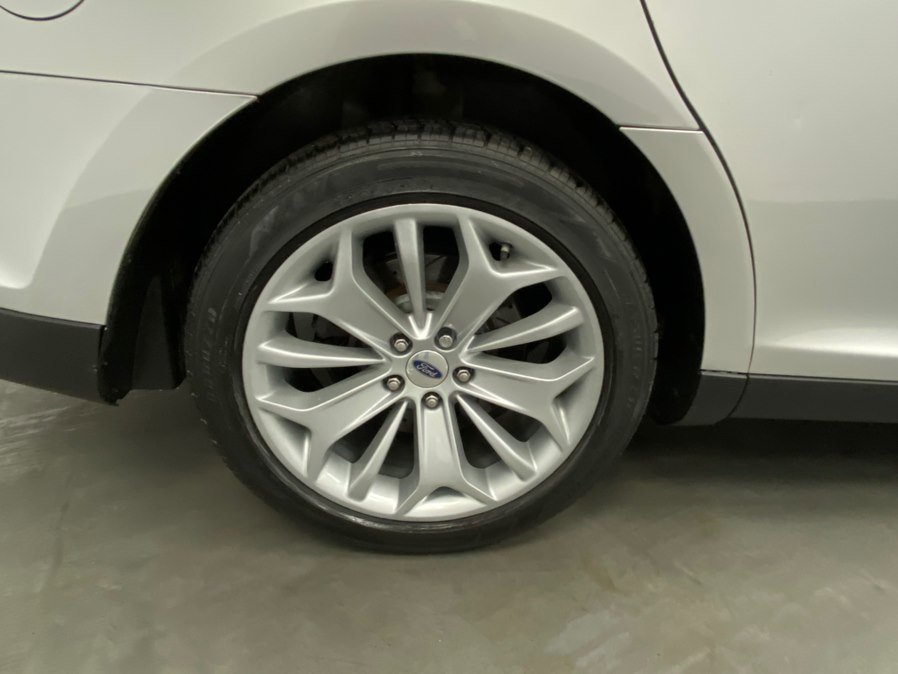 Used 2019 Ford Taurus Limited FWD image 17