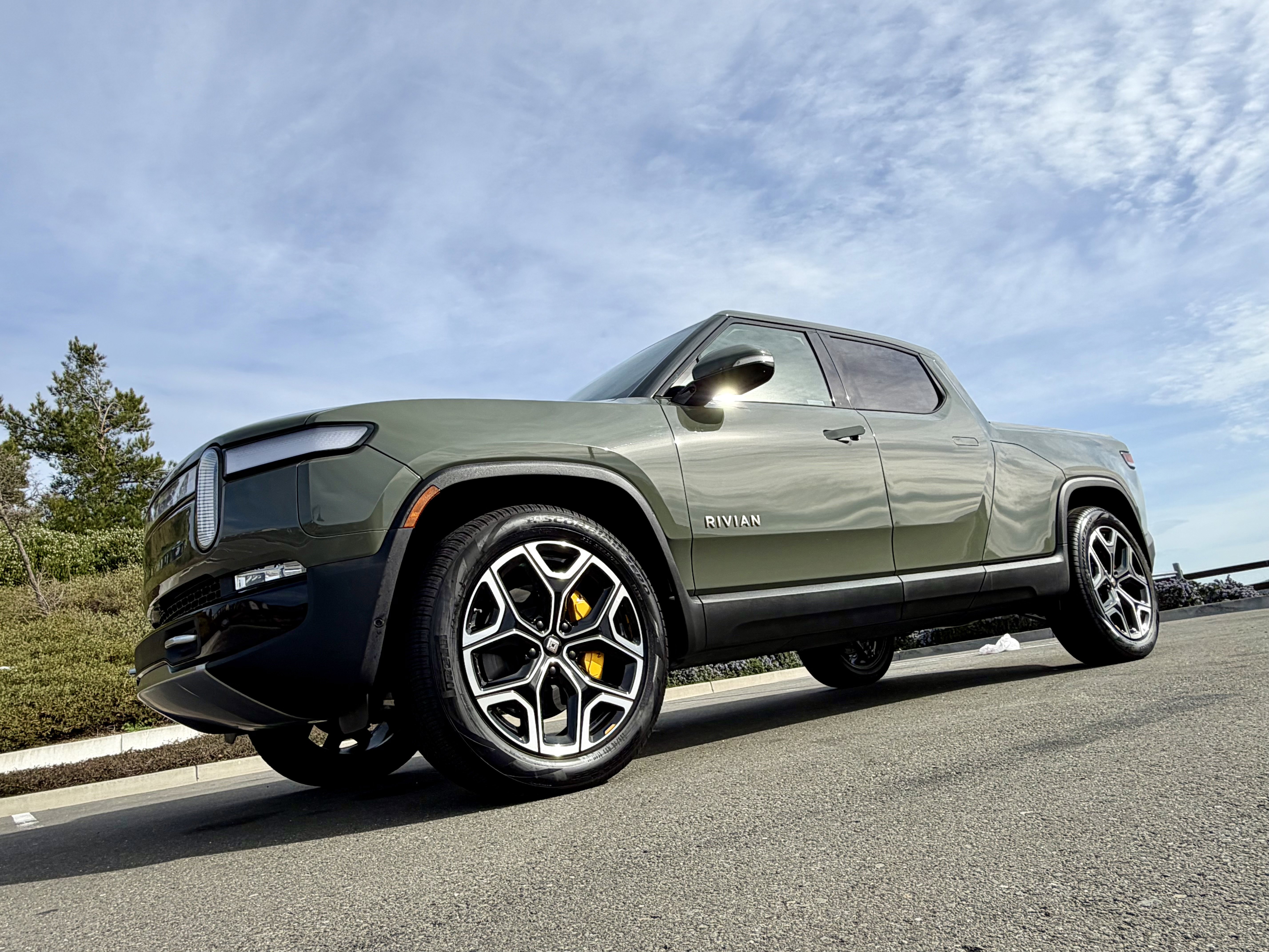 Used 2022 Rivian R1T Launch Edition image 2