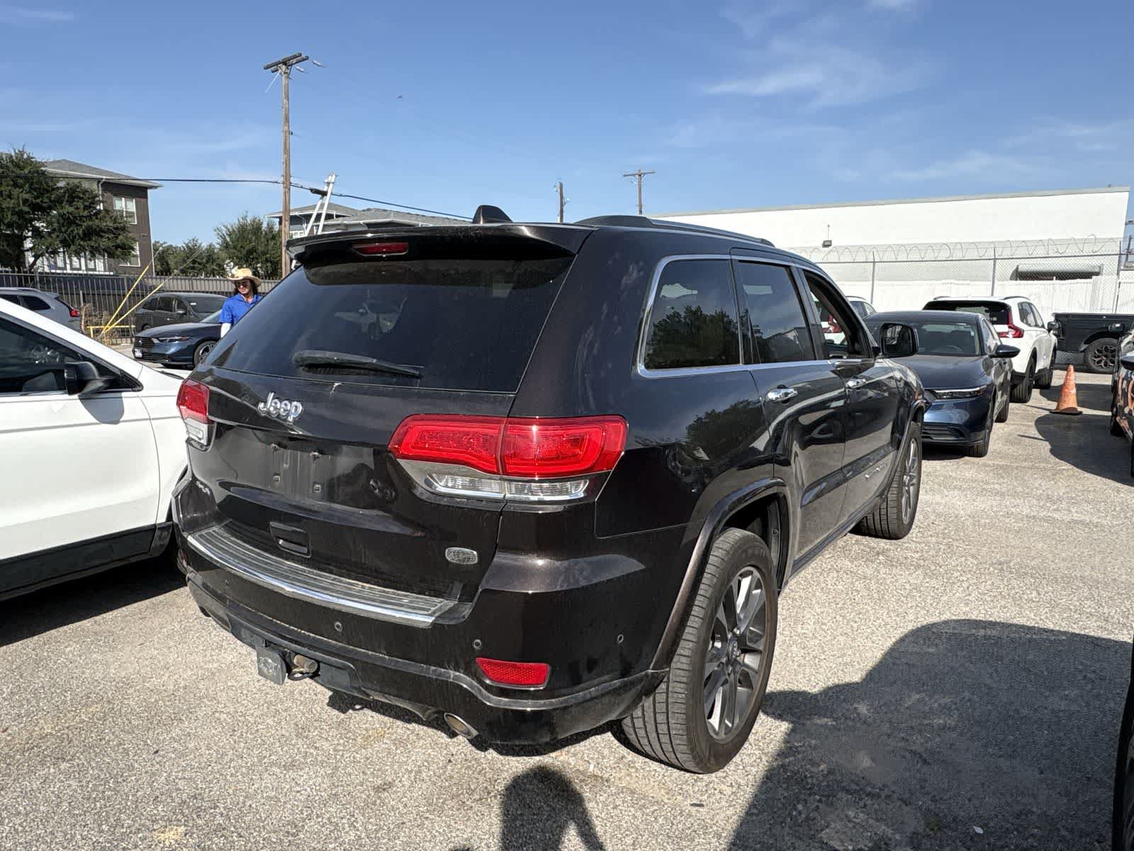 Used 2017 Jeep Grand Cherokee Overland w/ Jeep Active Safety Group AWD/4WD image 6