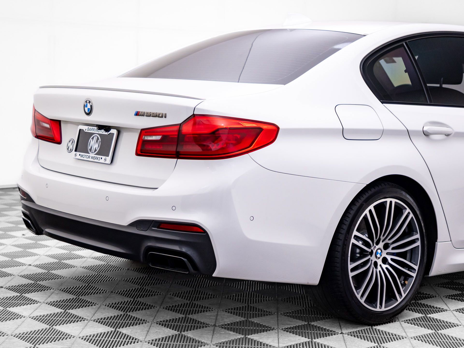 Used 2019 BMW M550i xDrive image 37