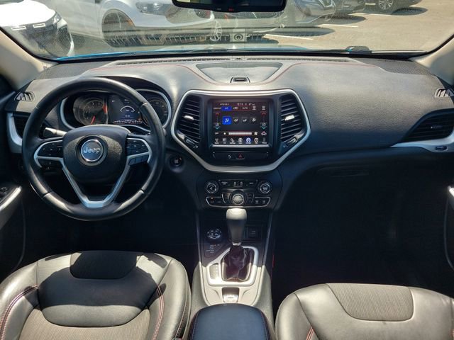 Used 2018 Jeep Cherokee Trailhawk AWD/4WD image 15