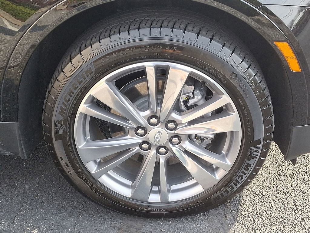 Certified 2025 Cadillac XT5 Premium Luxury w/ LPO, Floor Liner Package image 8