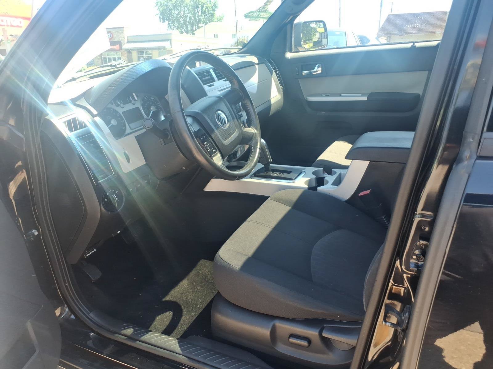 Used 2010 Mercury Mariner 2WD image 2