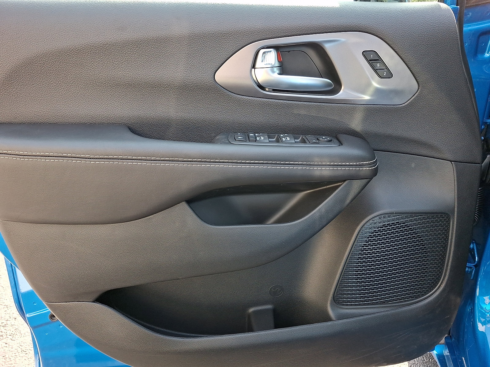 New 2026 Chrysler Pacifica Select FWD image 8