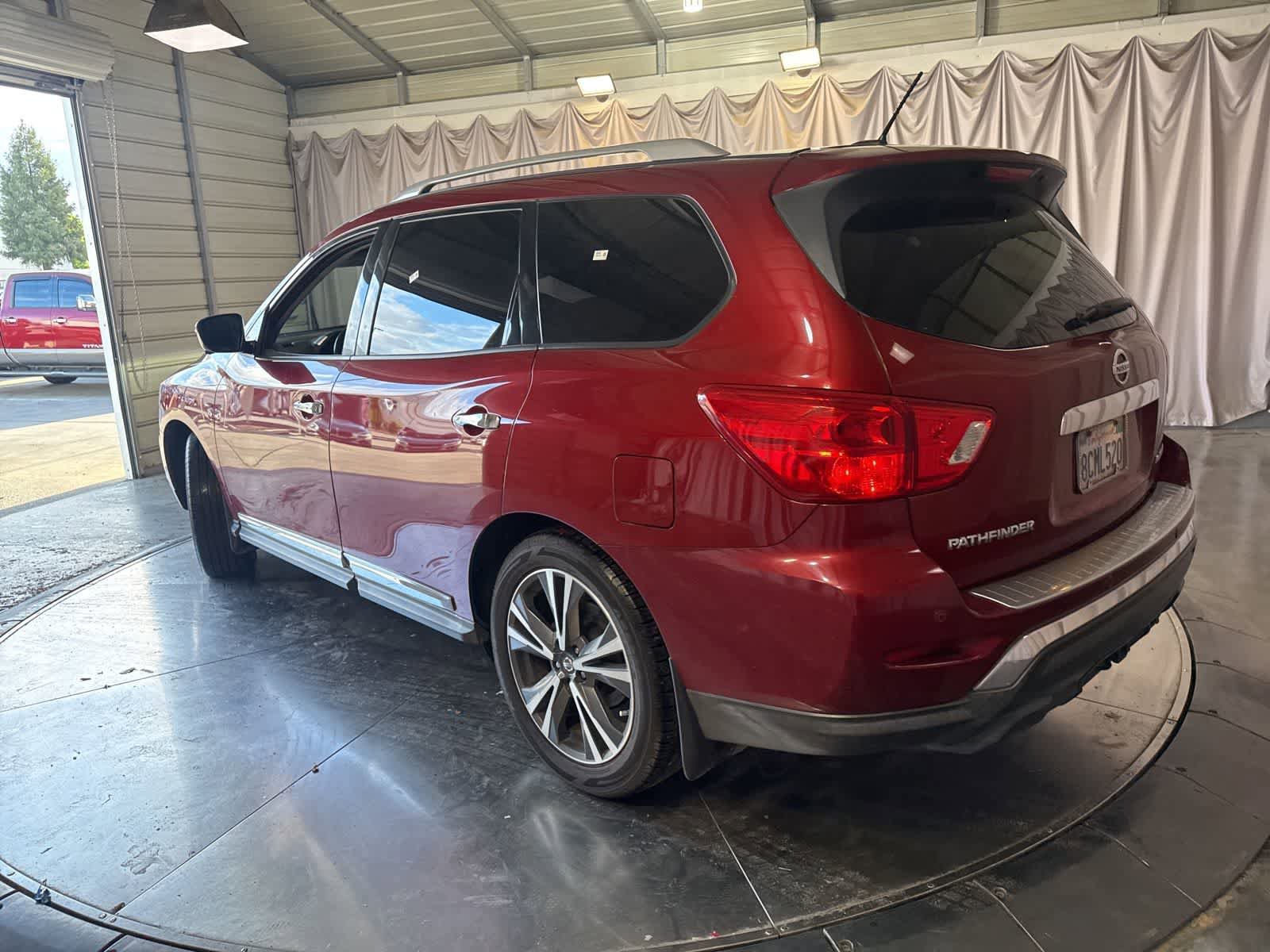 Used 2018 Nissan Pathfinder Platinum FWD image 7