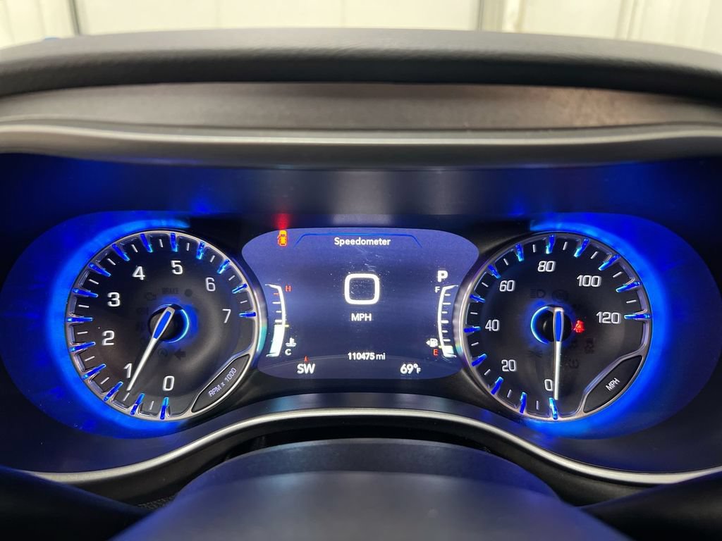 Used 2020 Chrysler Pacifica Touring w/ Advanced Safetytec Group FWD image 11