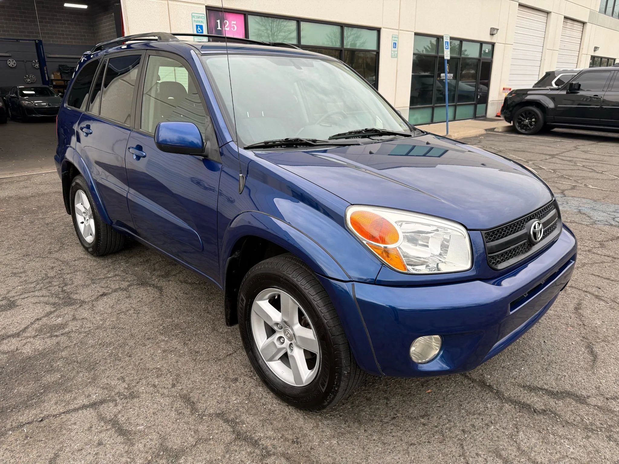 Used 2004 Toyota RAV4 Sport Utility 4D image 7