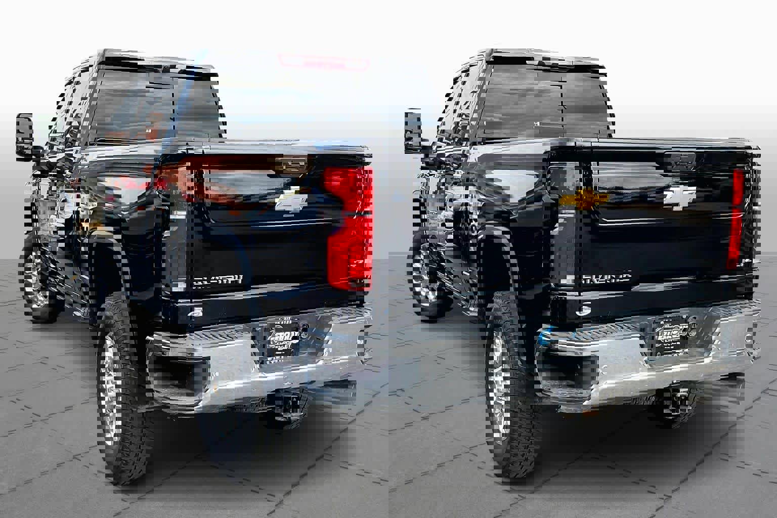 Used 2024 Chevrolet Silverado 3500 LTZ w/ LTZ Premium Package image 11