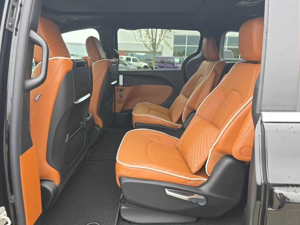 New 2026 Chrysler Pacifica Pinnacle AWD/4WD image 16