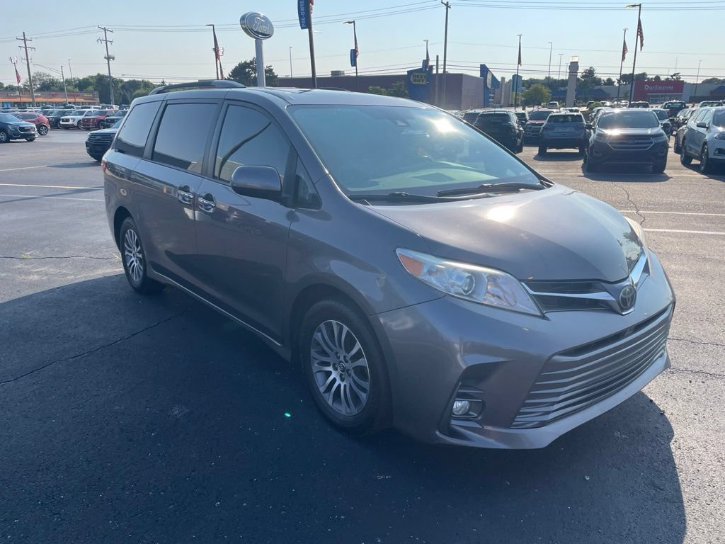 Used 2018 Toyota Sienna XLE FWD image 3