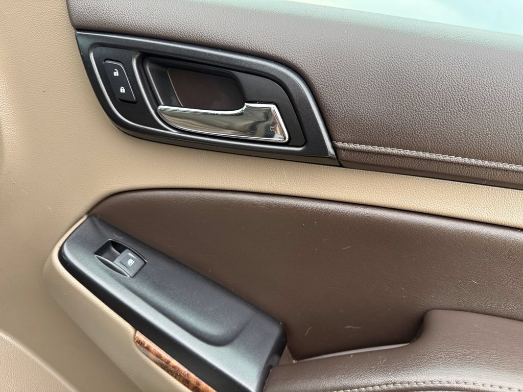 Used 2020 Chevrolet Suburban Premier AWD/4WD image 28
