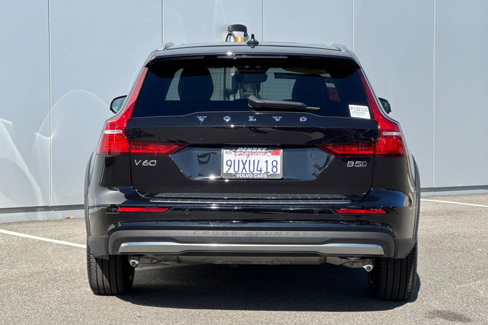 Used 2025 Volvo V60 B5 Cross Country Ultra w/ Protection Package Premier image 4