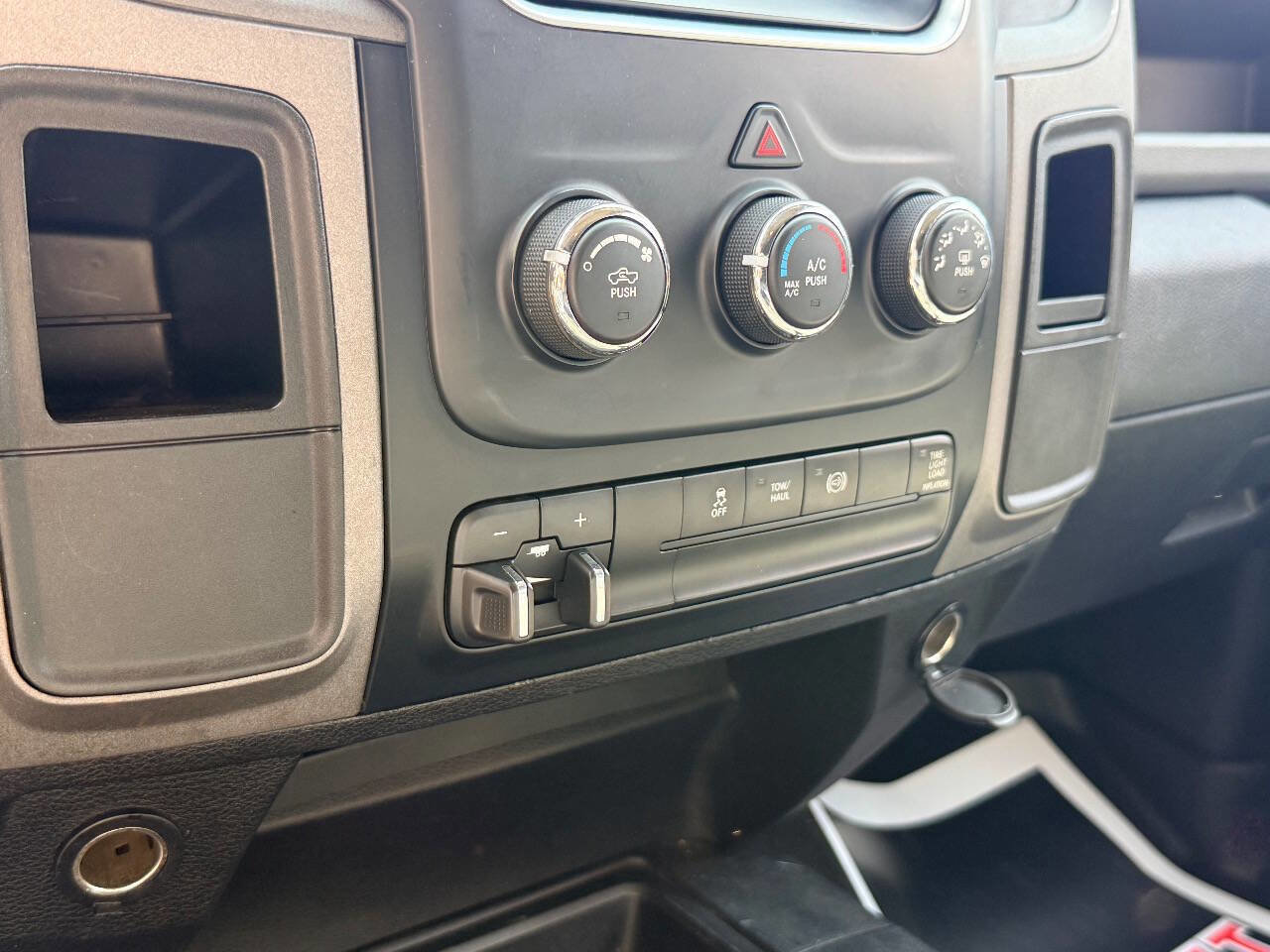 Used 2013 RAM 2500 Tradesman w/ Chrome Appearance Group AWD/4WD image 26