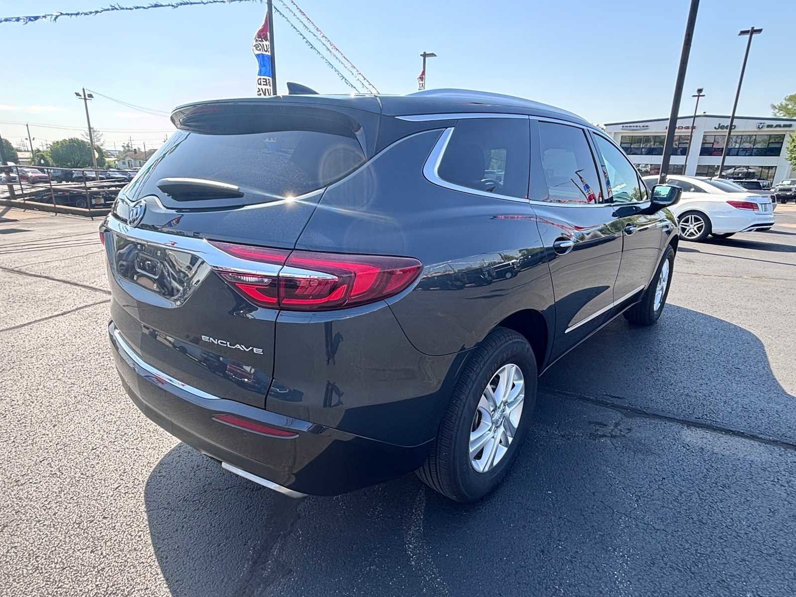 Used 2019 Buick Enclave Essence FWD image 4