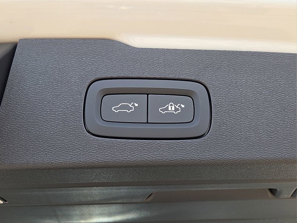 New 2026 Volvo V60 B5 Cross Country Plus w/ Protection Package Premier image 14