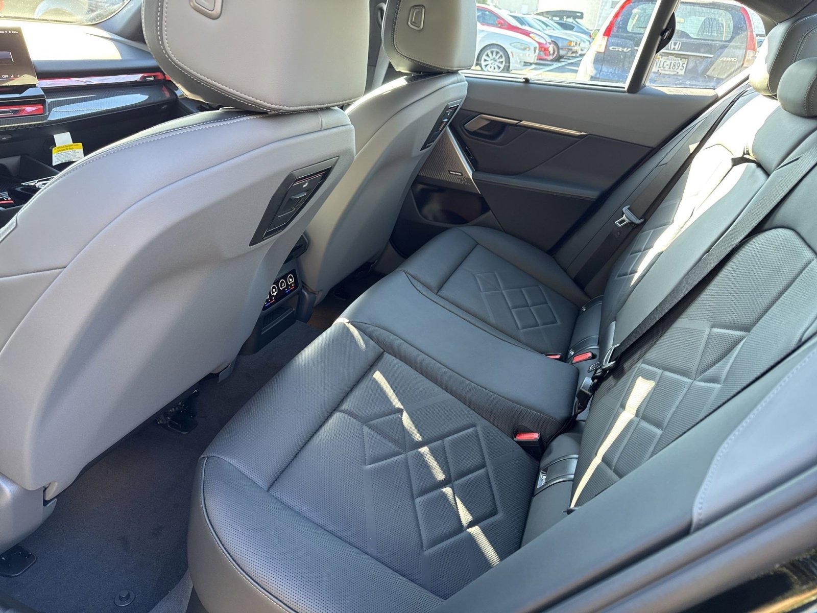 New 2026 BMW 550e xDrive w/ Executive Package image 25