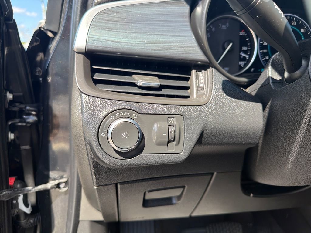 Used 2020 Buick Envision Premium image 32