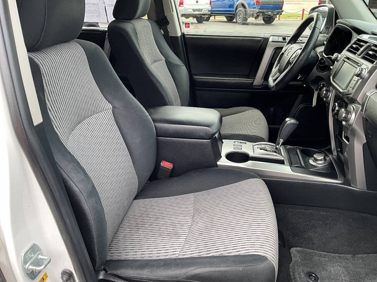 Used 2015 Toyota 4Runner SR5 w/ Four Season Floor Mat Package AWD/4WD image 12