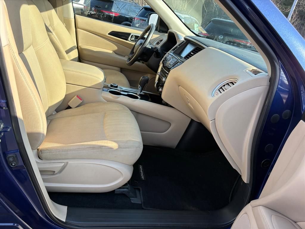 Used 2020 Nissan Pathfinder SV image 15