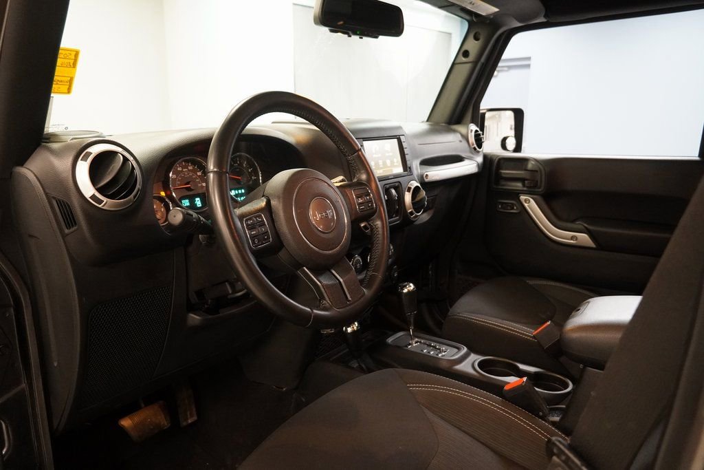 Used 2016 Jeep Wrangler Unlimited Sahara w/ Connectivity Group image 6