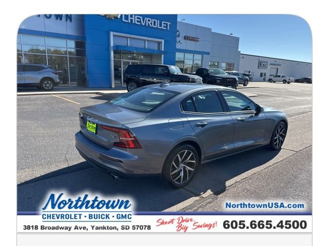 Used 2020 Volvo S60 T6 Momentum image 5