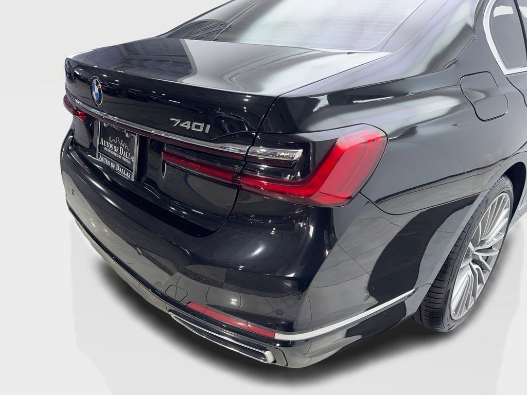 Used 2022 BMW 740i image 18