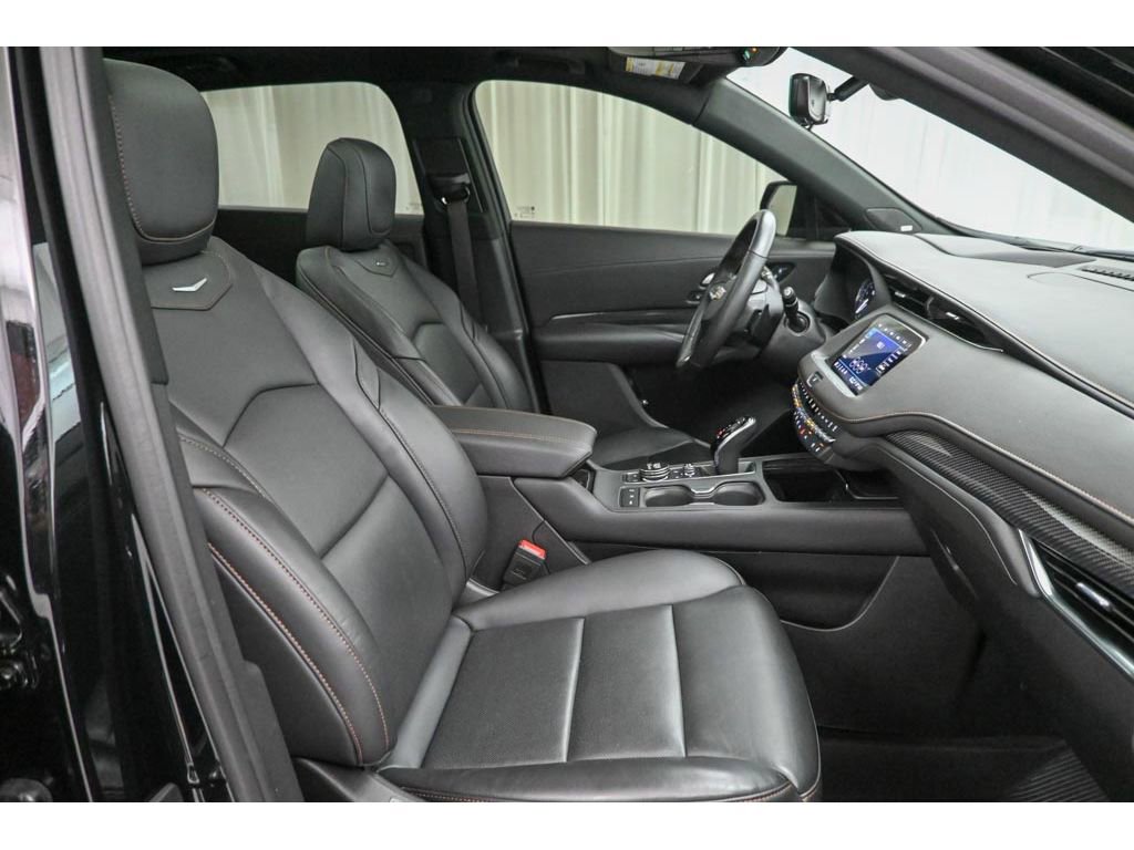 Used 2023 Cadillac XT4 Sport w/ LPO, ONYX Package image 16