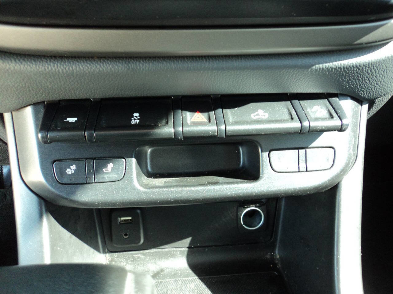 Used 2015 Chevrolet Colorado Z71 w/ LPO, Gearon Divider Package AWD/4WD image 14