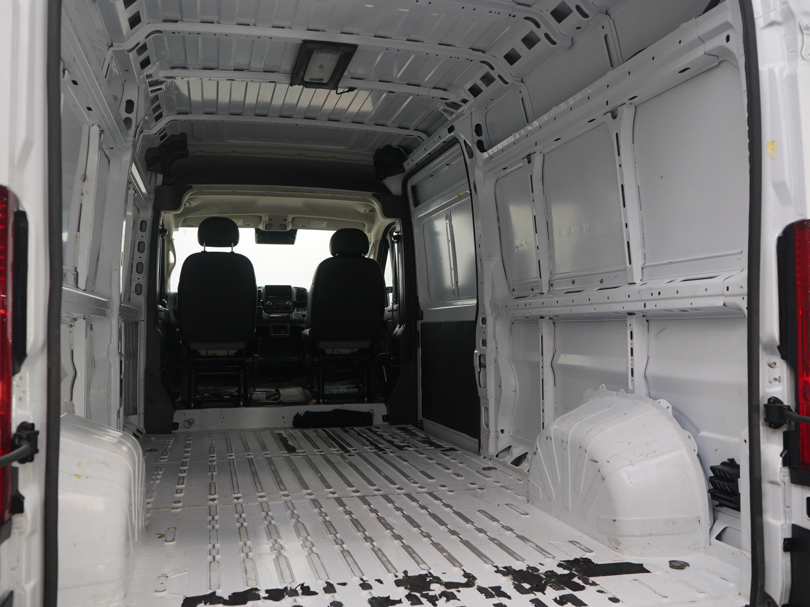 Used 2024 RAM ProMaster 2500 w/ Convenience Group FWD image 11