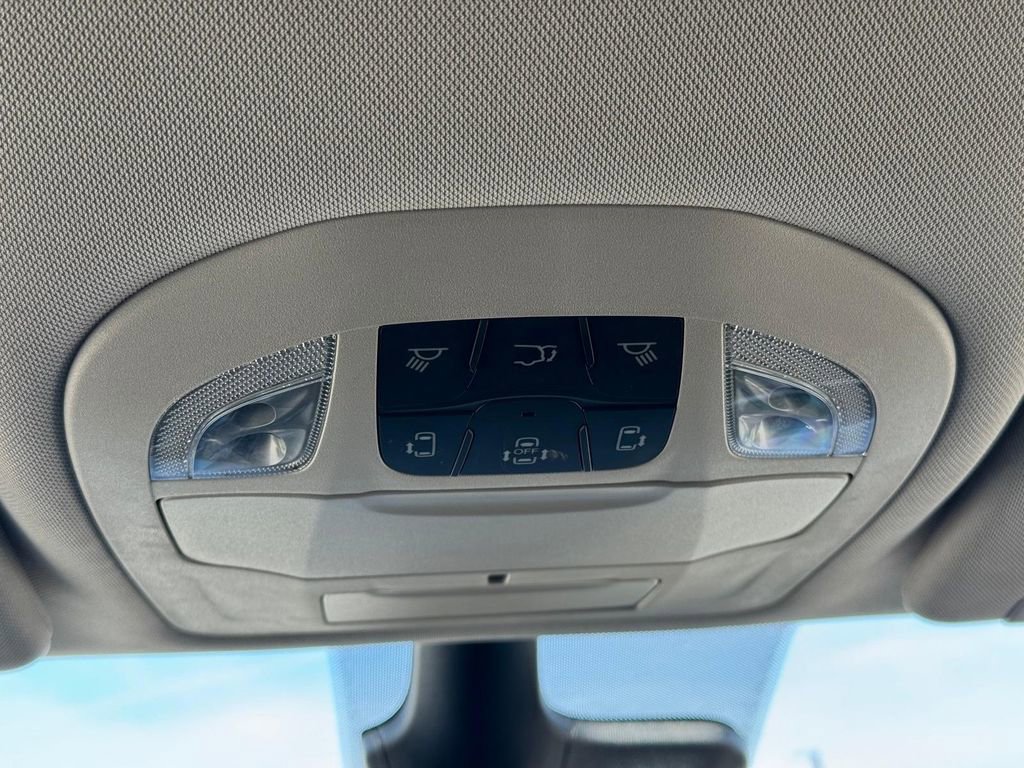 Used 2024 Chrysler Pacifica Touring-L FWD image 19