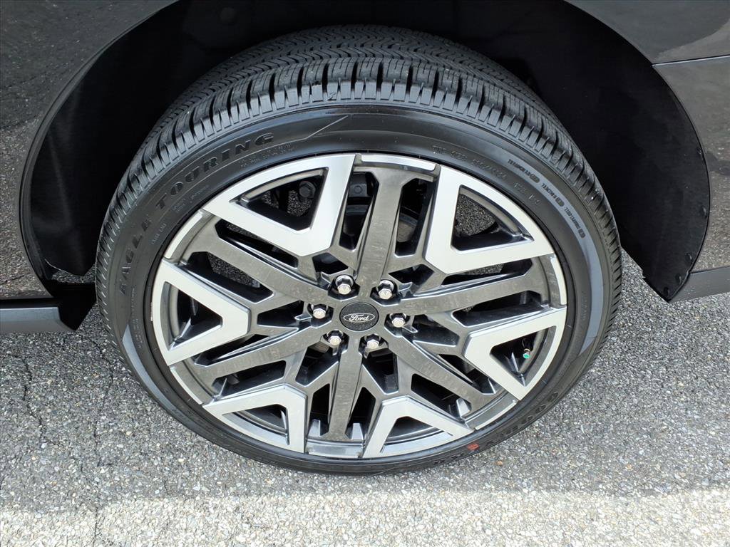 New 2026 Ford Expedition Platinum w/ Platinum Ultimate Package image 8