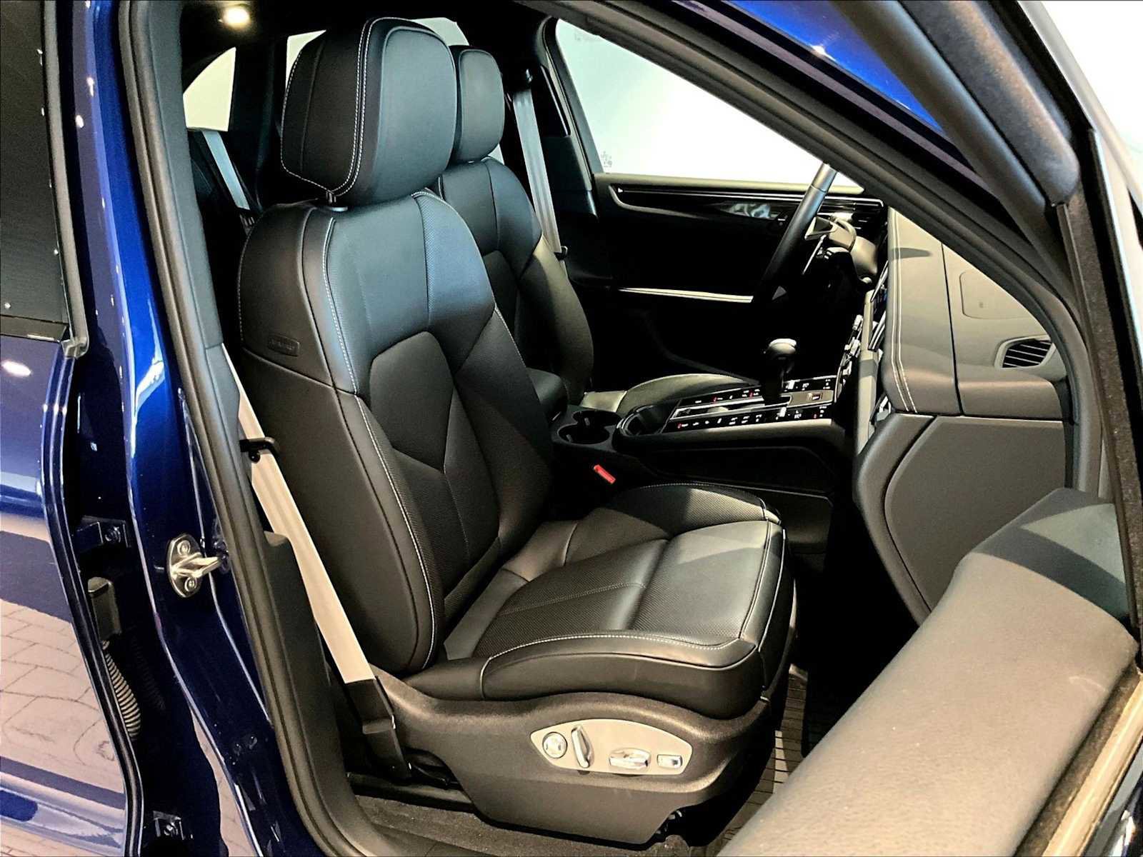 Used 2025 Porsche Macan S image 22
