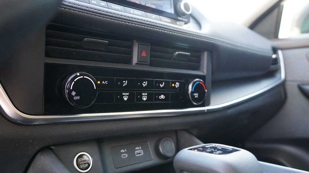 Used 2023 Nissan Rogue S image 34