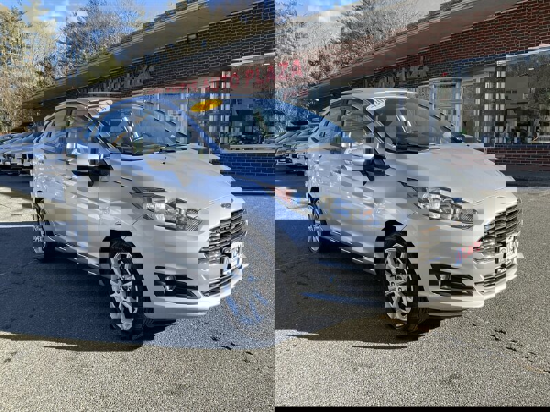 Used 2016 Ford Fiesta SE w/ Equipment Group 201A image 3