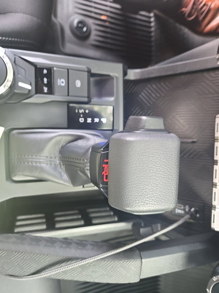 Used 2025 Toyota Tacoma TRD Sport AWD/4WD image 19