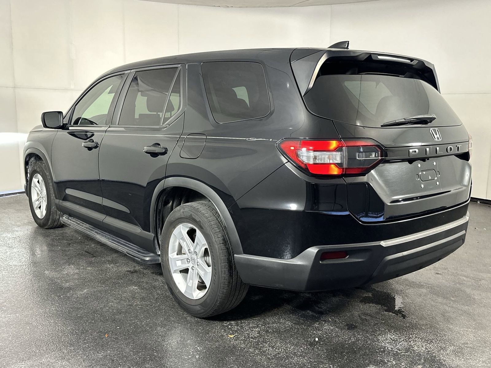 Used 2023 Honda Pilot LX image 9