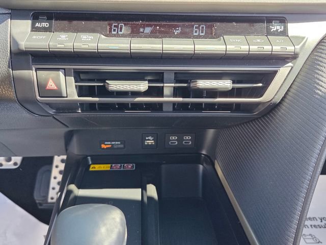 Used 2026 Toyota Camry SE w/ Convenience Package FWD image 19