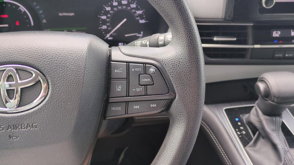 Certified 2025 Toyota Sienna LE image 22