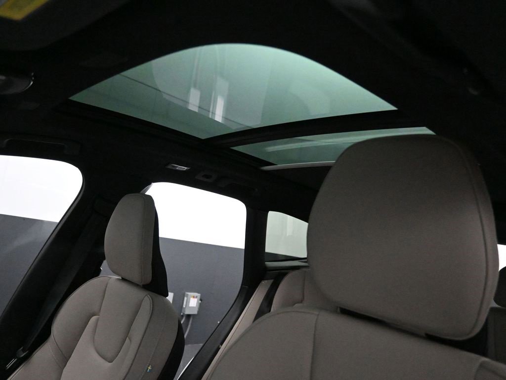 New 2026 Volvo XC60 B5 Plus w/ Protection Package Premier image 26